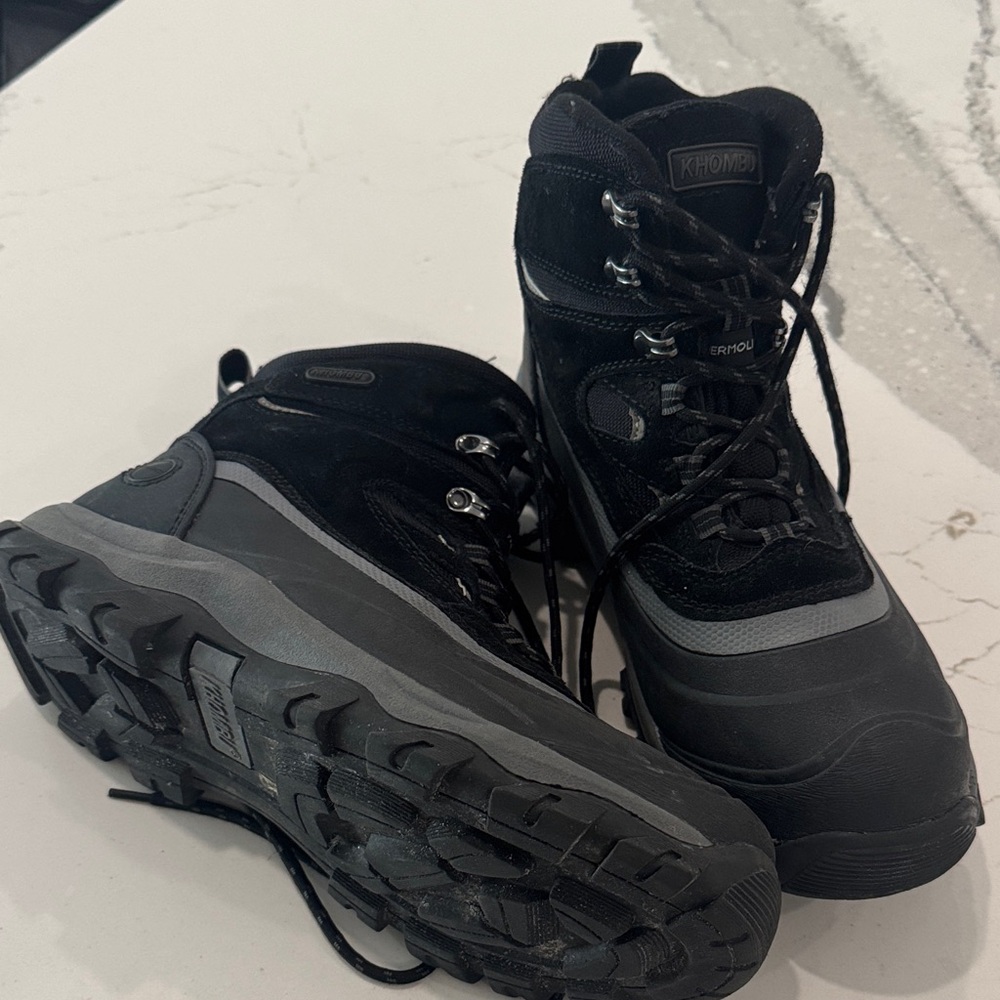 Khombu Men's Black and Gray Weatherproof Boots